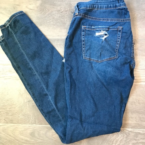 Distressed skinny jeans - Picture 2 of 3